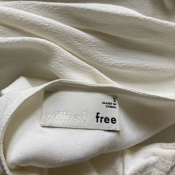 White small Wilfred Aritzia camisole - Picture 2 of 2